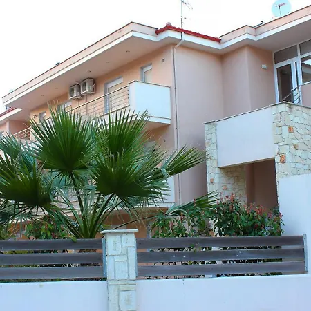 Darina Apartment *